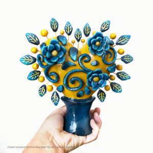 Corazón de barro con flores