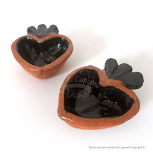 Mezcaleros de barro en forma de corazón