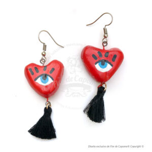 Aretes de barro con forma de milagrito