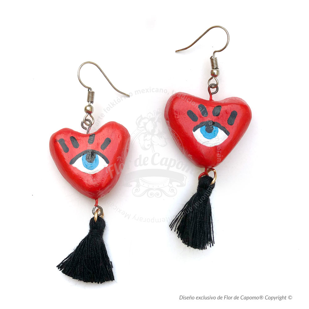 Aretes de barro con forma de milagrito