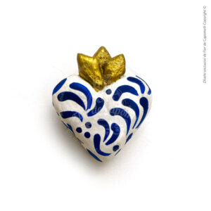 Pin de corazón con decoración estilo talavera